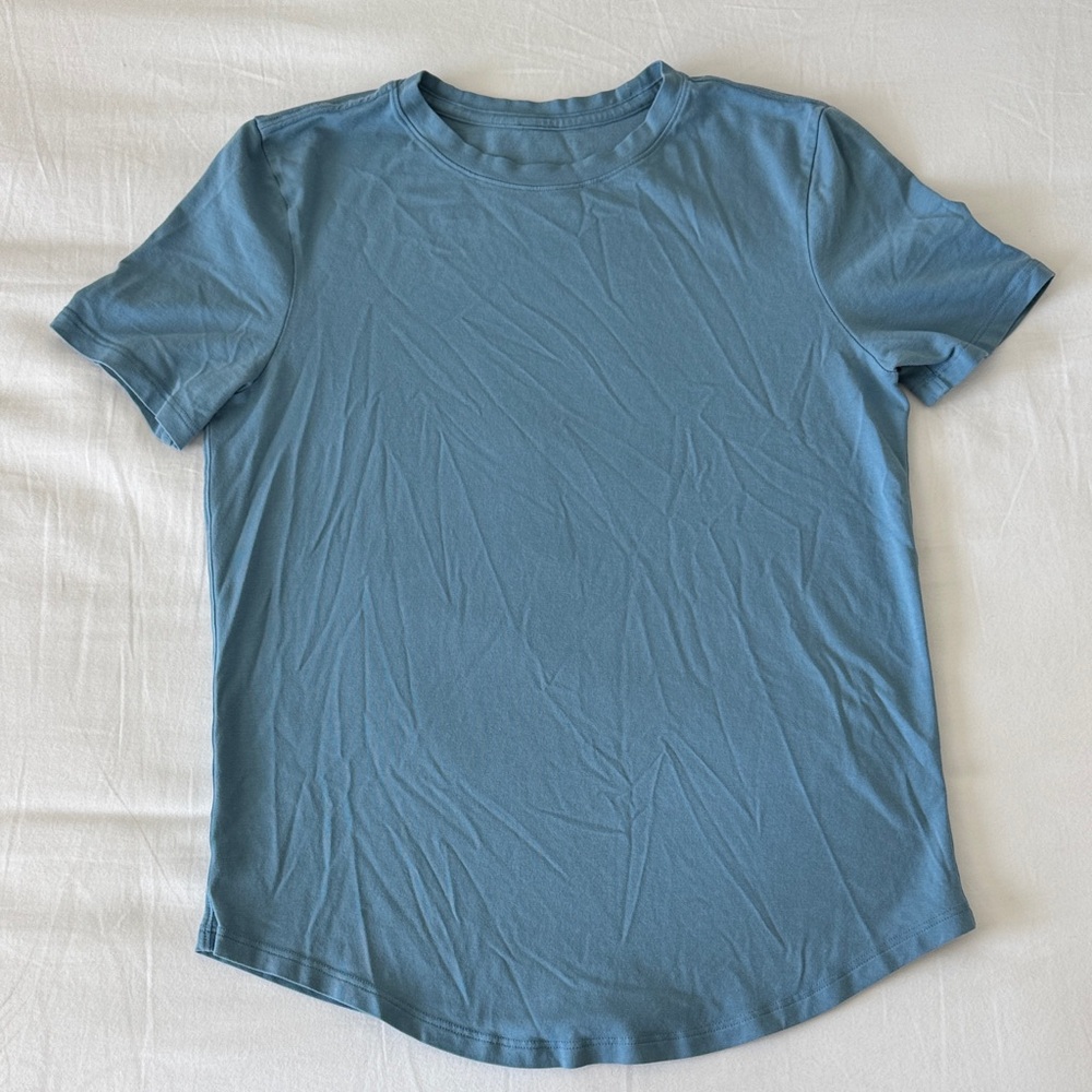 Lululemon Size 2 Blue Shirt